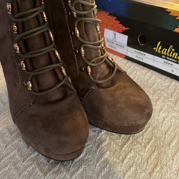 Italina Size 8 Roundtoe high heeled Boots - Picture 6 of 6